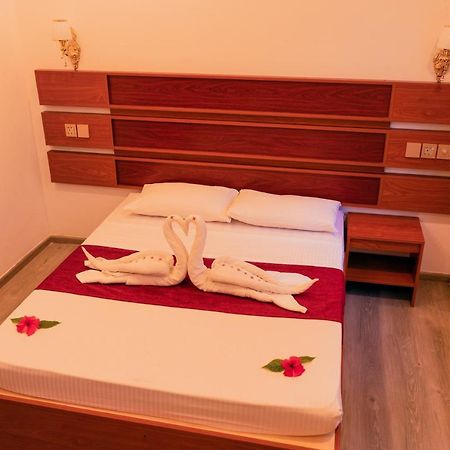 Feridhoo Inn Bagian luar foto